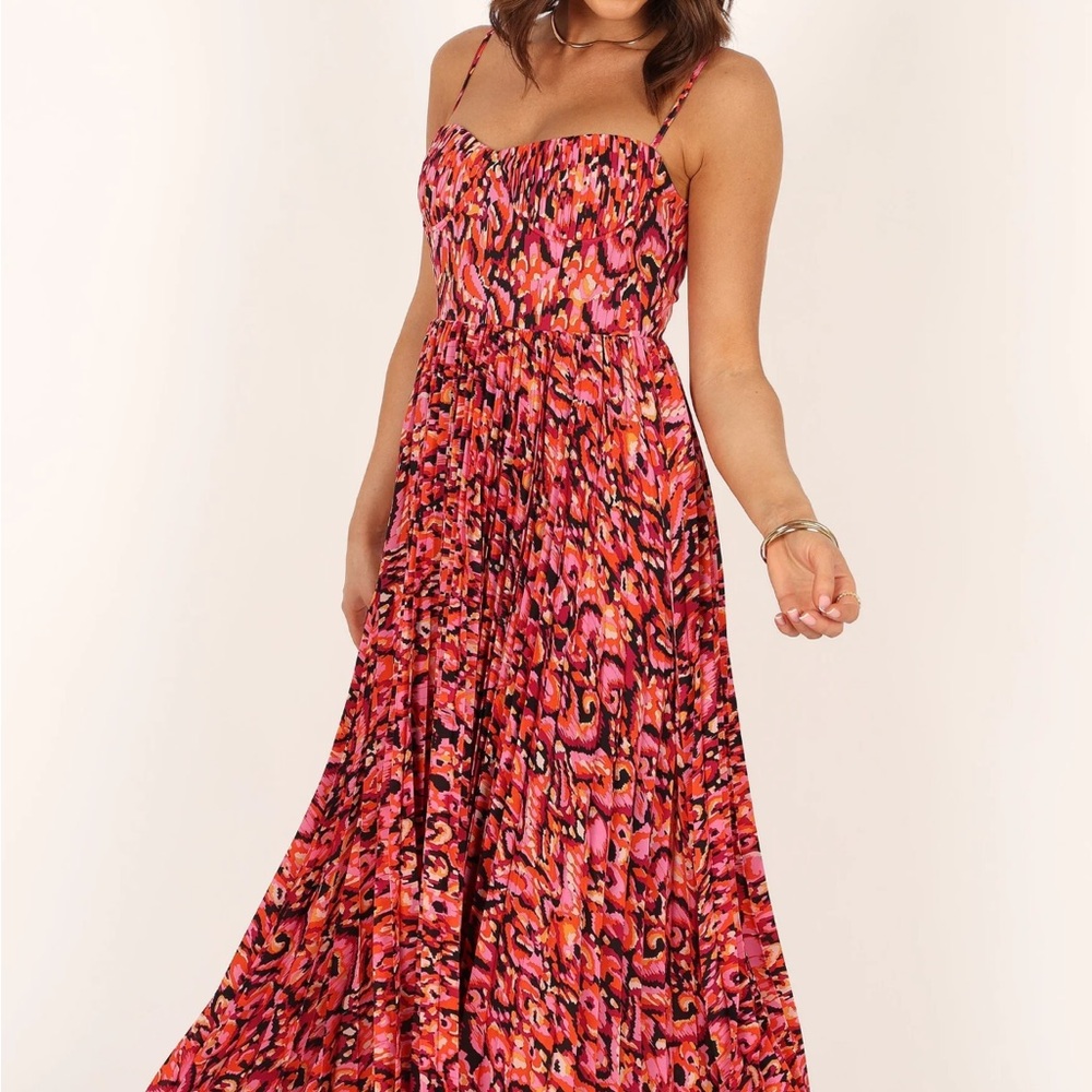 Petal & Pup Achanti Pleated Maxi Dress - Picture 4 of 5